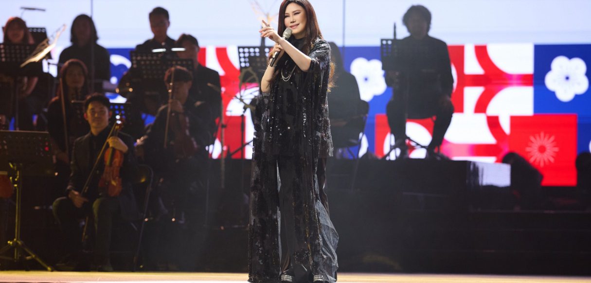 登台感動落淚！江蕙上國慶晚會喊「真的很緊張」　自曝求主辦多唱1首歌