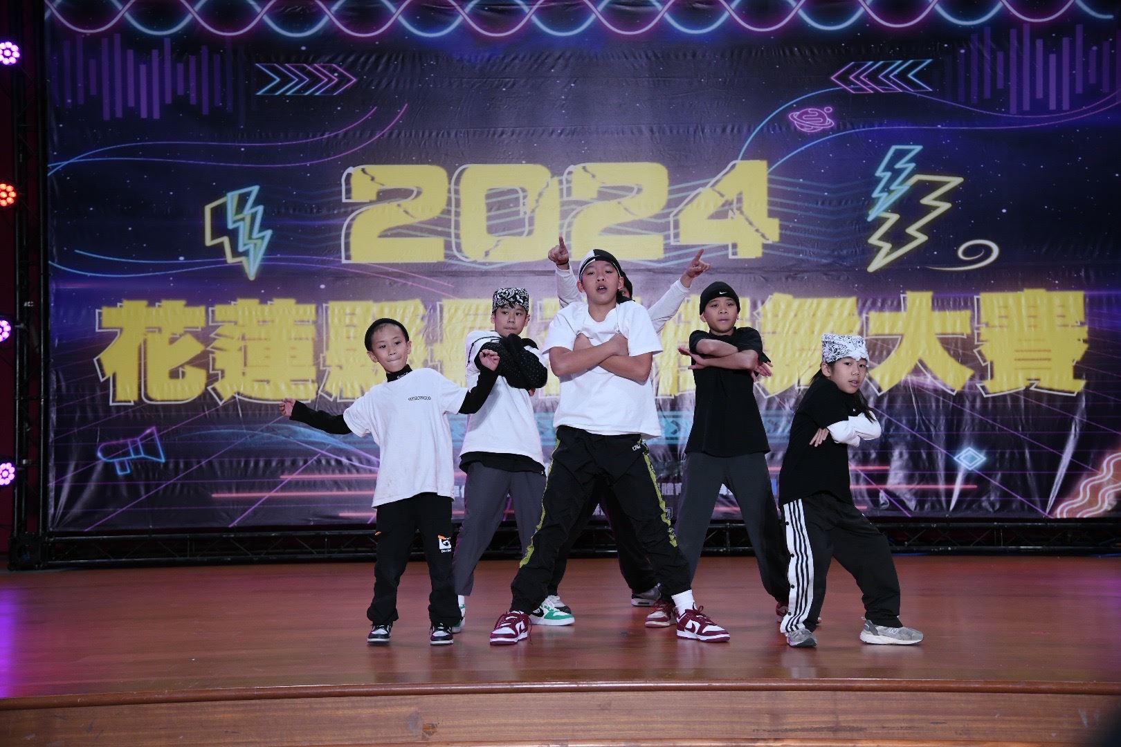 花蓮縣長盃街舞大賽熱力登場 徐榛蔚到場同樂拜早年 花蓮縣長盃街舞大賽熱力登場 徐榛蔚到場同樂拜早年