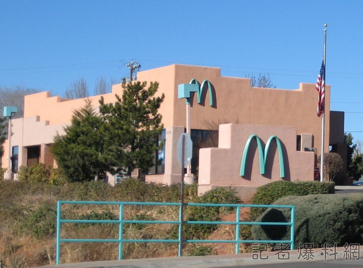 全球唯一Tiffany blue”麥當勞” 美國塞多納分店為配合當地景觀變色 全球唯一Tiffany blue”麥當勞” 美國塞多納分店為配合當地景觀變色