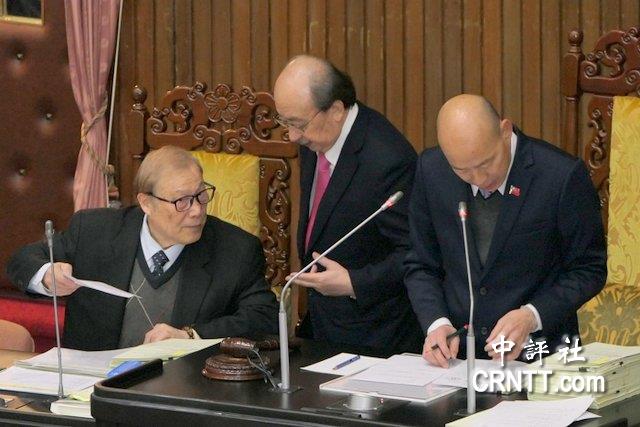 柯建銘將卸任總召?吳思瑤:會期沒結束 國民黨團痛批柯胡言亂語 柯建銘將卸任總召?吳思瑤:會期沒結束 國民黨團痛批柯胡言亂語