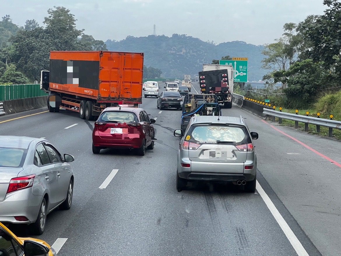 未保持安全距離肇事！　國道3號大貨車追撞