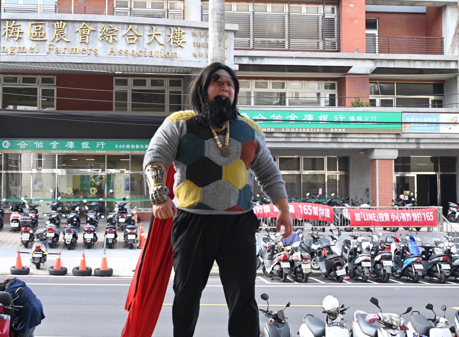 九世惡人搶農會?楊梅警防搶演練超逼真 九世惡人搶農會?楊梅警防搶演練超逼真