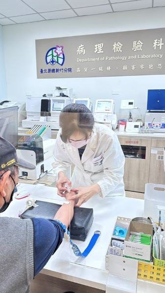 導入連線型血糖定點照護檢測管理系統與智能採血系統 楊婉華:讓等候不再漫長 導入連線型血糖定點照護檢測管理系統與智能採血系統 楊婉華:讓等候不再漫長