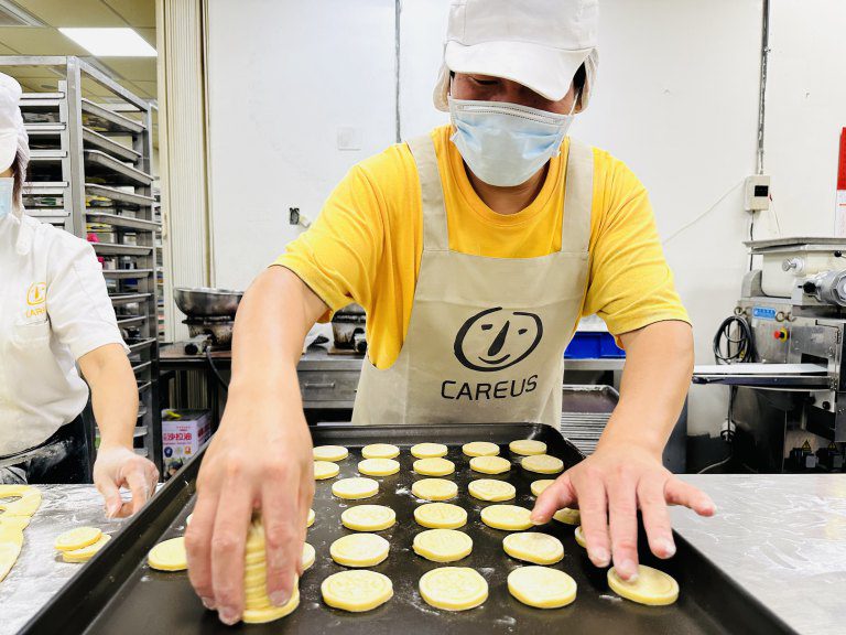 傳遞祝福支持公益　喜憨兒餅乾鐵盒上架通訊軟體