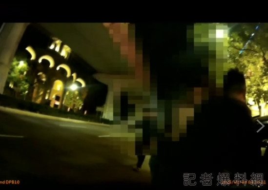 影/台中醉男嫌女友不載竟暴怒砸車 與警爆發拉扯噴辣椒水壓制 影/台中醉男嫌女友不載竟暴怒砸車 與警爆發拉扯噴辣椒水壓制