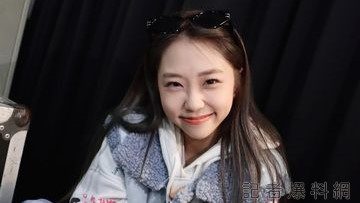 艾薇登《紅白》唱一半假牙掉下來！「瘋了OMG」