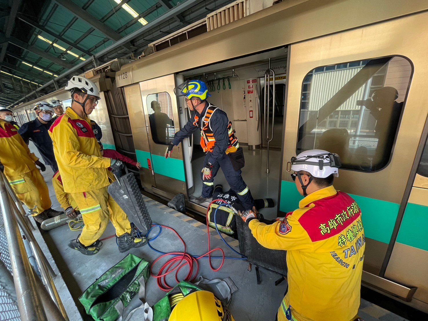因應捷運事故人命救助  高市消防局擬真訓練提升應變力 因應捷運事故人命救助  高市消防局擬真訓練提升應變力