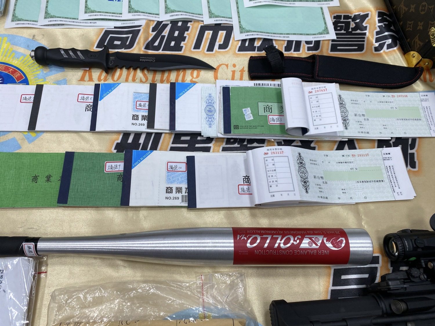 高雄警方破獲暴力重利集團 查扣2億地契及百萬贓款 高雄警方破獲暴力重利集團 查扣2億地契及百萬贓款