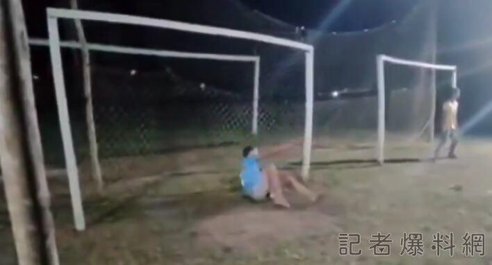 影/足球直擊心臟亡!巴西16歲守門員擋十二碼球 當場倒下影片瘋傳 影/足球直擊心臟亡!巴西16歲守門員擋十二碼球 當場倒下影片瘋傳
