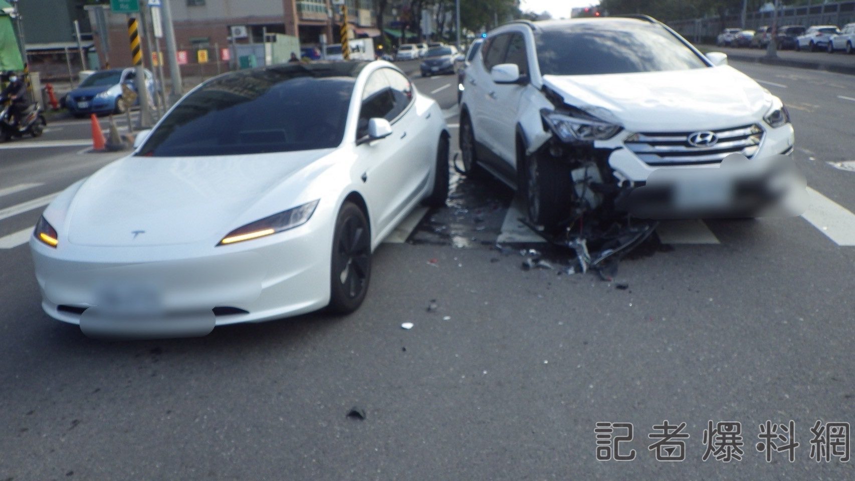 快訊／高雄警執勤挨撞！處理車禍自己反變當事人