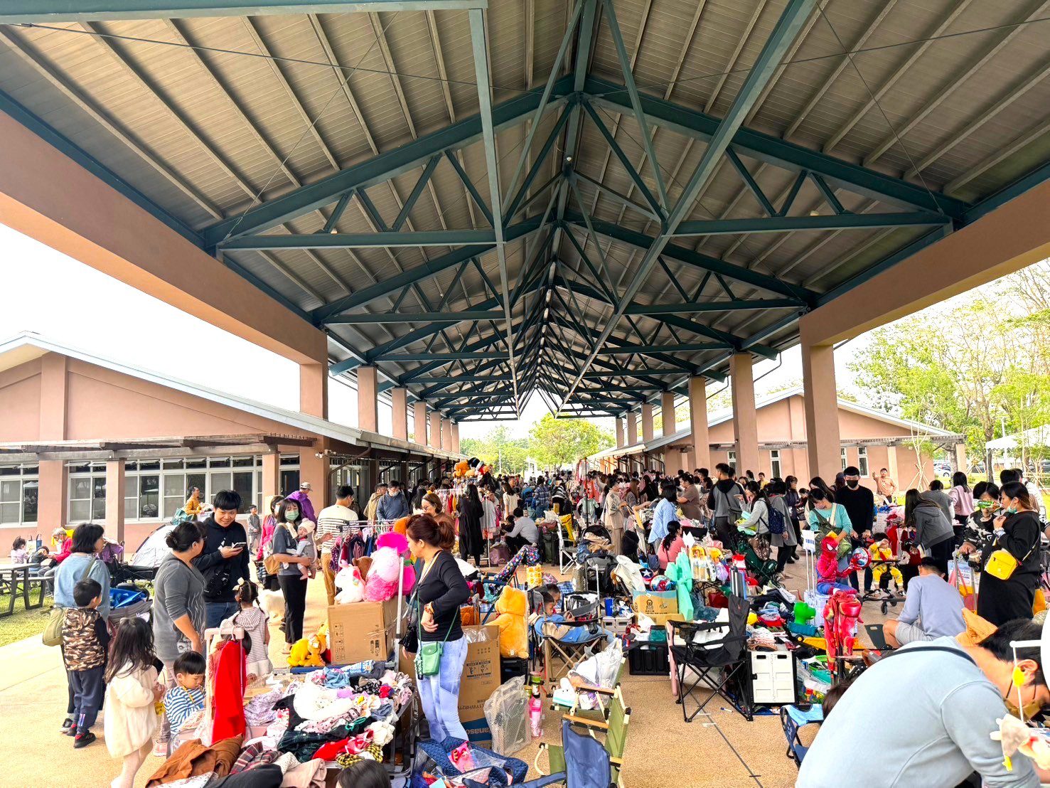 環保與親子二手市集結合引爆人氣 屏東潮好玩幸福村首度登場 環保與親子二手市集結合引爆人氣 屏東潮好玩幸福村首度登場