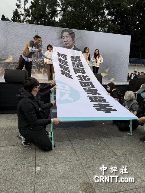 陳佩琪、柯美蘭喊讓柯文哲回家盡孝 台上台下哭成一團 陳佩琪、柯美蘭喊讓柯文哲回家盡孝 台上台下哭成一團