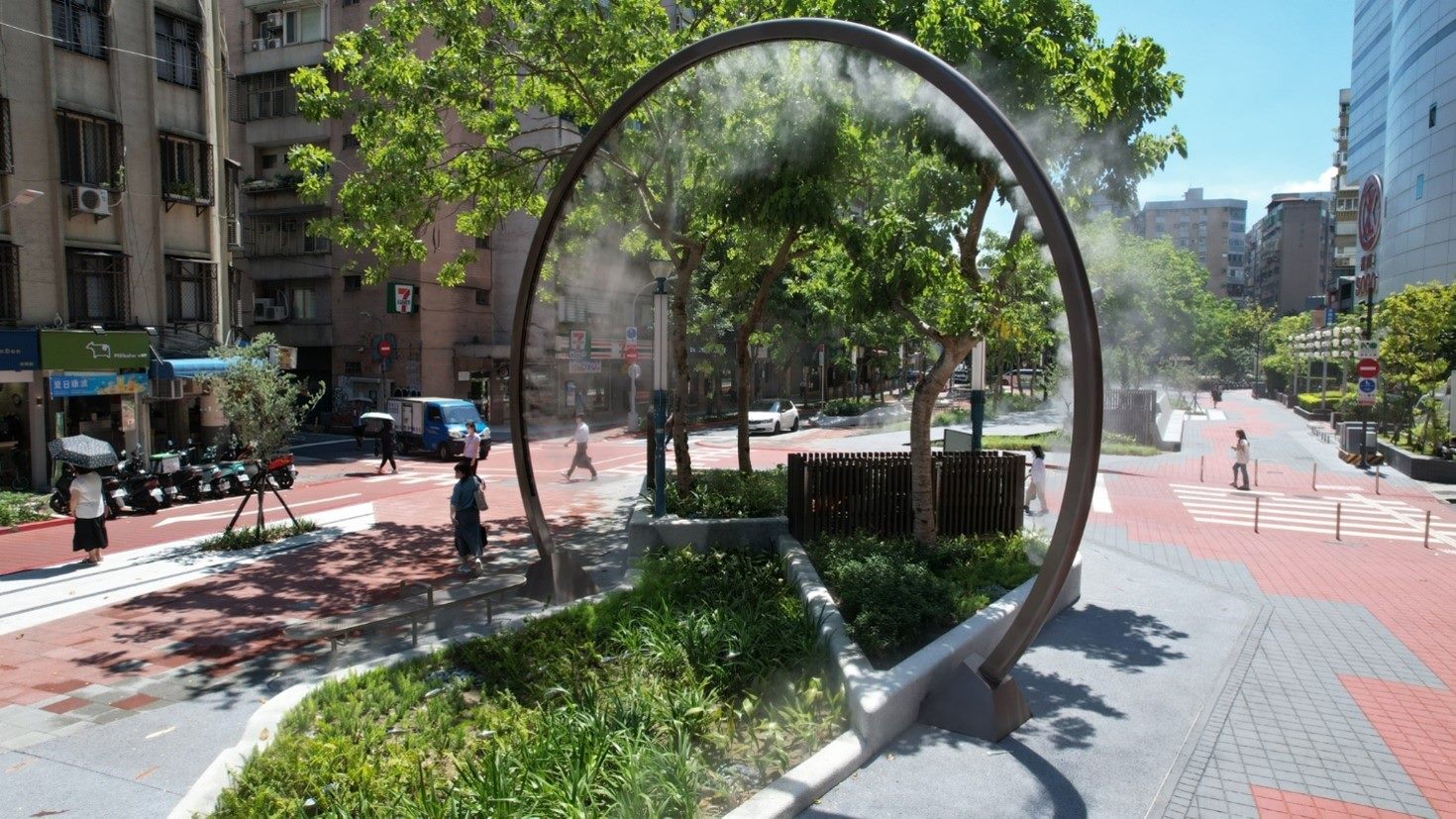 瑠公綠廊化身都市綠洲 來東區商圈逛街體驗綠意空間 瑠公綠廊化身都市綠洲 來東區商圈逛街體驗綠意空間