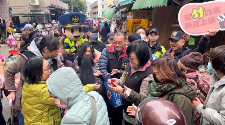 竹縣警舉辦「『竹』止詐騙『蛇』我其誰」反詐騙宣導活動　守護菜籃族荷包