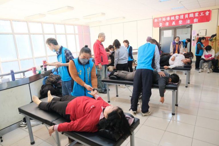 新竹縣總工會迎新年 楊文科、書法家現場揮毫贈春聯 新竹縣總工會迎新年 楊文科、書法家現場揮毫贈春聯