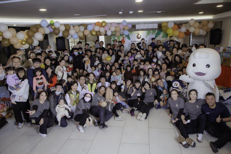 秀傳產後護理之家四週年活動熱鬧登場　寶寶爬行比賽萌翻全場