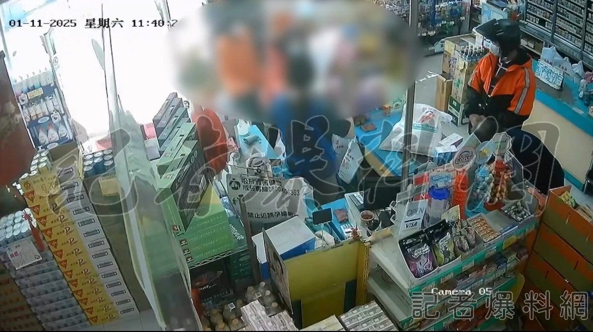 高雄超市老闆娘狂搧女店員7巴掌!監視器畫面曝 顧客傻眼:可以先派人結帳嗎 高雄超市老闆娘狂搧女店員7巴掌!監視器畫面曝 顧客傻眼:可以先派人結帳嗎