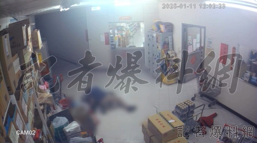 打人喊救人！高雄超市老闆娘開第二戰場「狂拉女員工」雙雙倒地　想嫁禍：她打我