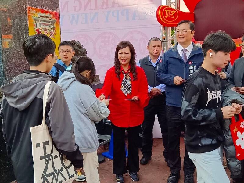哈瑪星商圈迎春祭 過好年不忘為弱勢寒冬送暖 哈瑪星商圈迎春祭 過好年不忘為弱勢寒冬送暖