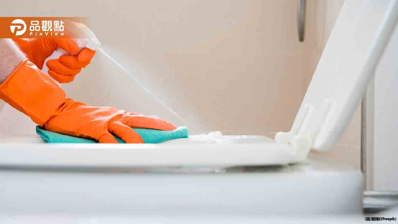 他大掃除用漂白水洗廁所!結果「肺白一大塊」 出動葉克膜救命 他大掃除用漂白水洗廁所!結果「肺白一大塊」 出動葉克膜救命