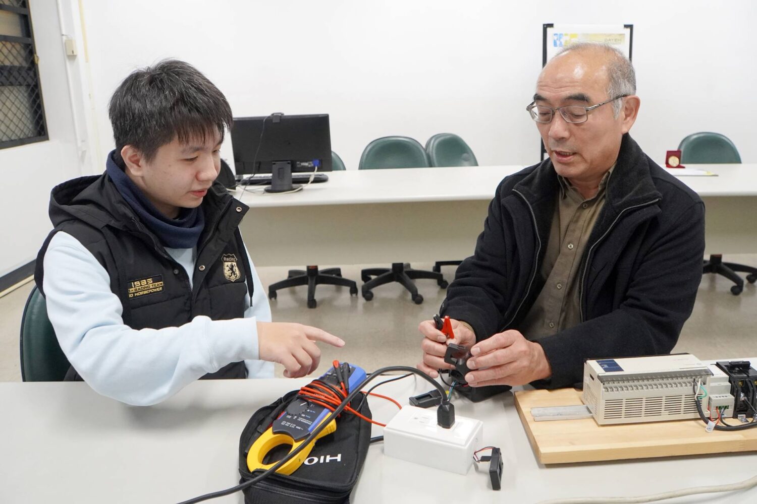 大葉大學研發無線交流電能監測模組 創新科技助攻2050淨零碳排 大葉大學研發無線交流電能監測模組 創新科技助攻2050淨零碳排