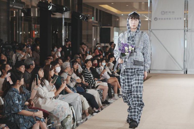 「衣啟飛翔創客基地」獲獎設計師　勇奪高雄時尚大賞金銀賞！