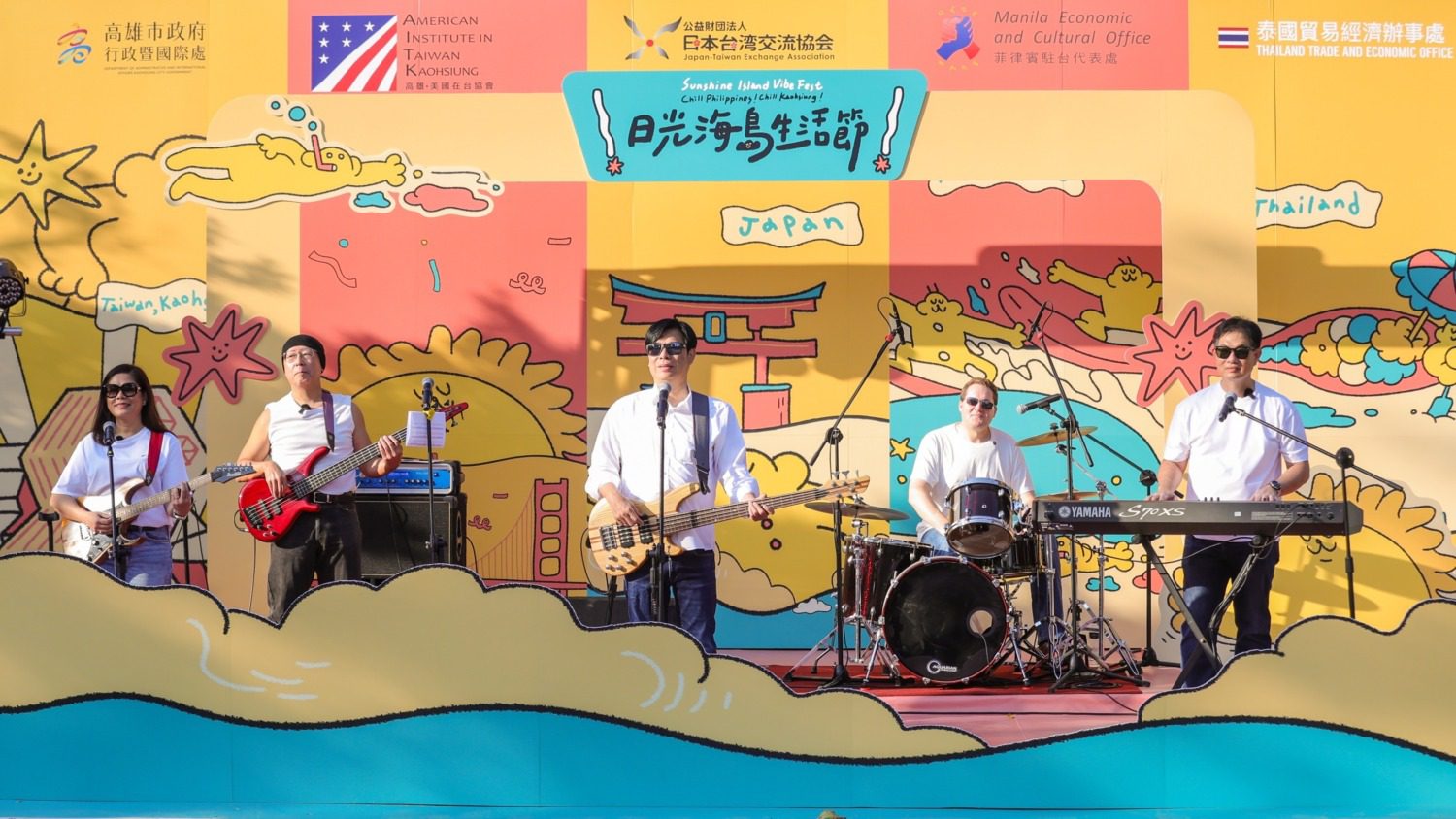 陳其邁宣傳日光海島生活節!與4國使節組團嗨唱「海上的人」 陳其邁宣傳日光海島生活節!與4國使節組團嗨唱「海上的人」