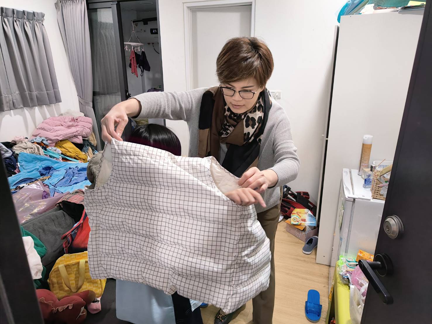 我有新衣服了!  婦幼警暖心善舉超感人