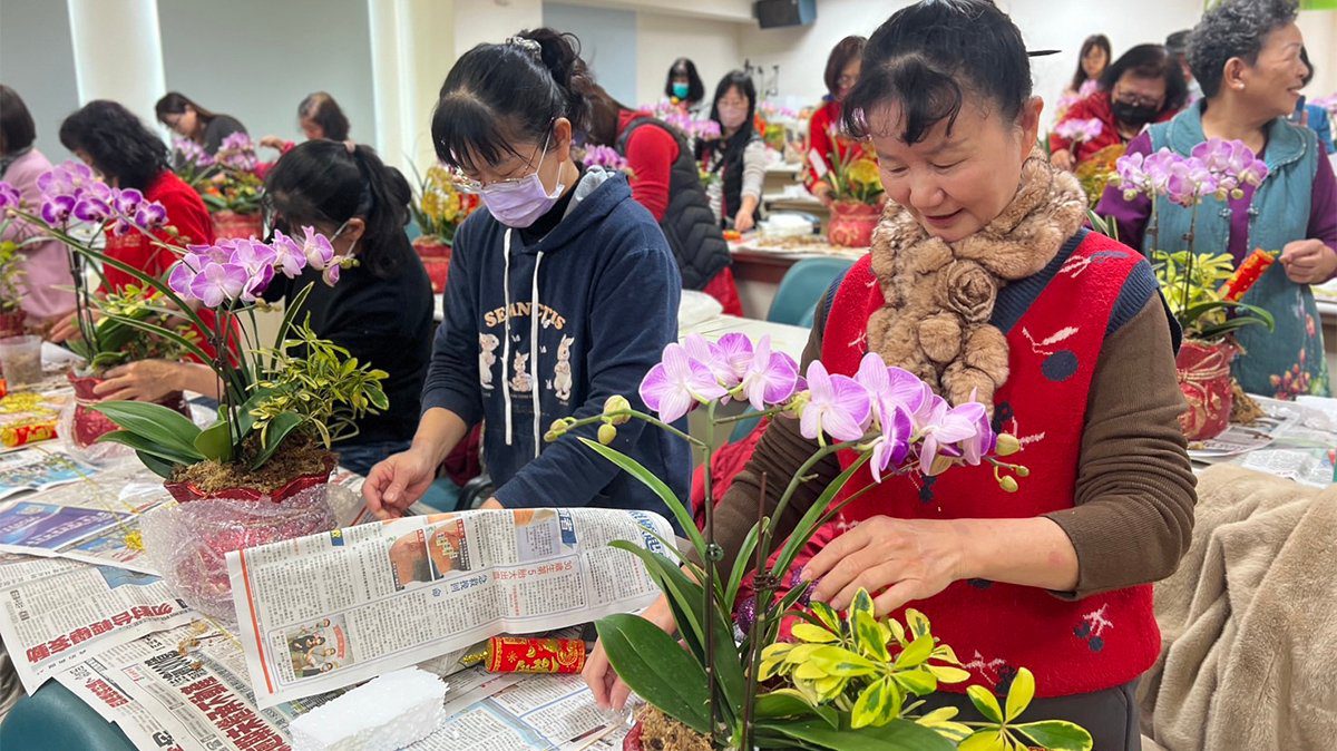 虎頭蘭遇焚風挑戰 魚池鄉花藝課程增添年節色彩 虎頭蘭遇焚風挑戰 魚池鄉花藝課程增添年節色彩