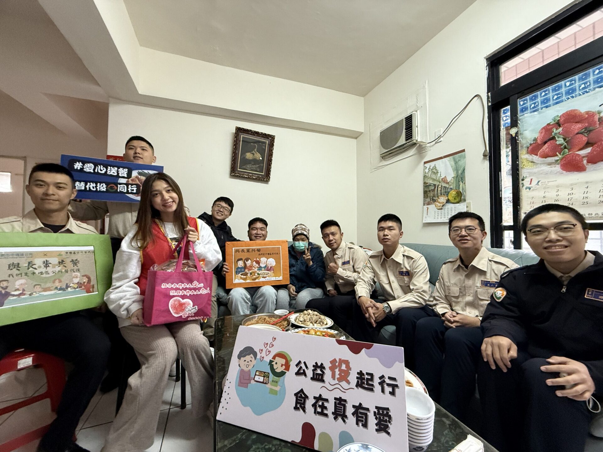 桃園民政局推動替代役公益大使 暖心陪伴獨居長輩圍爐 桃園民政局推動替代役公益大使 暖心陪伴獨居長輩圍爐