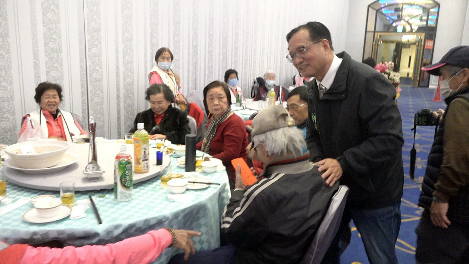 彰化市寒冬送暖圍爐餐會　獨居長者暖胃又暖心