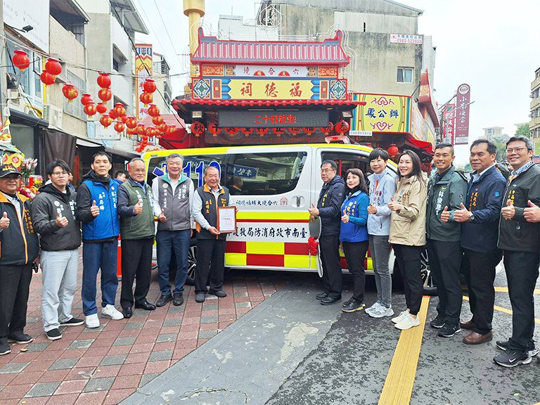 大埔福德祠捐贈救護車　黃偉哲感謝守護市民健康
