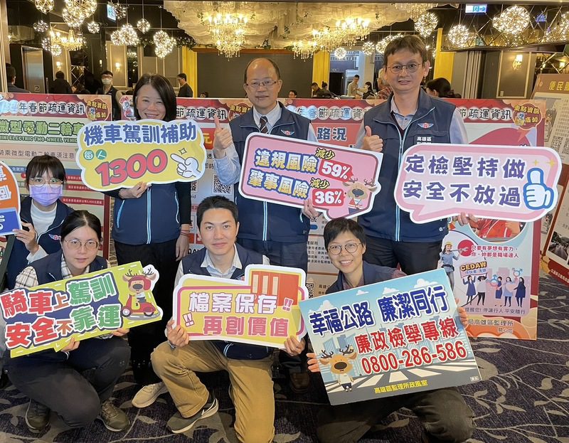 蛇來送喜 高墾線共營客運業者,春節期間每日提供230班次 蛇來送喜 高墾線共營客運業者,春節期間每日提供230班次