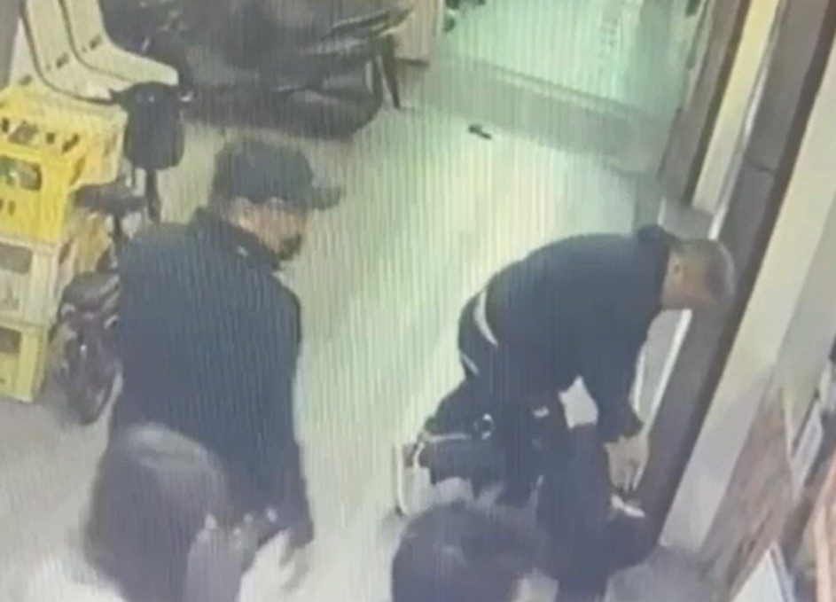 喬50萬賭債街頭亂鬥 聚餐警奮勇壓制「撿到槍」擴大偵辦逮11煞 喬50萬賭債街頭亂鬥 聚餐警奮勇壓制「撿到槍」擴大偵辦逮11煞