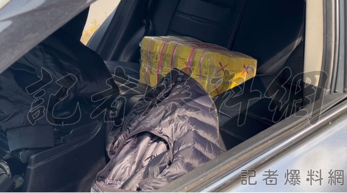 獨/好兄弟搶錢?高雄男自撞路樹骨折送醫 後座疑堆放「更衣金紙」 獨/好兄弟搶錢?高雄男自撞路樹骨折送醫 後座疑堆放「更衣金紙」