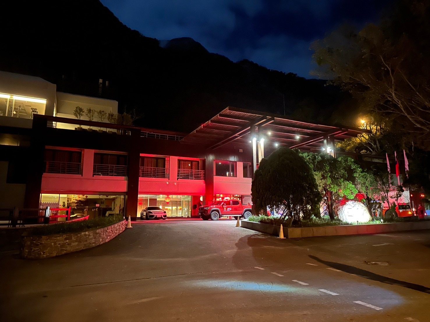 花蓮太魯閣晶英酒店三溫暖烤箱起火！　消防隊員疏散206人5人送醫