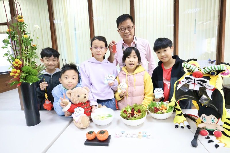 新上國小新年上菜 健康蔬果早餐吧、新年魚丸湯