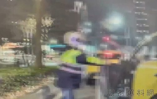 影/台北市計程車違規停車拒檢 加速逃逸遭警方管束