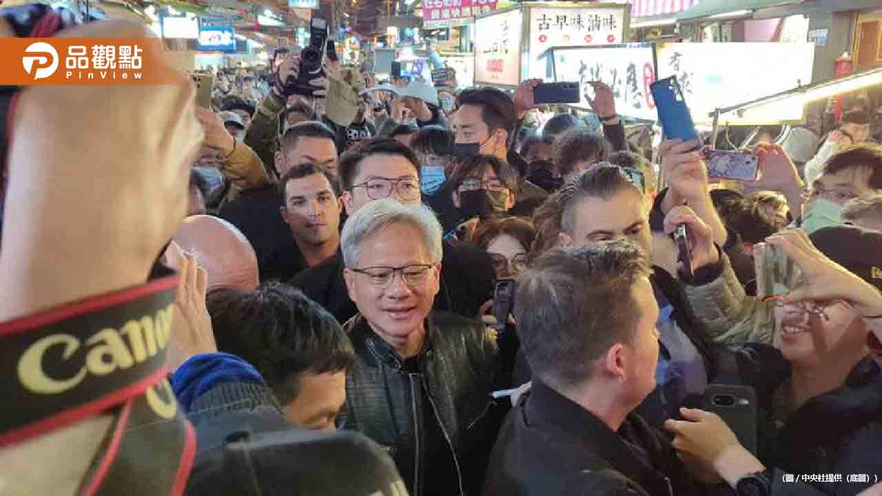 黃仁勳逛逢甲夜市人潮暴動「一口沒吃」就走了