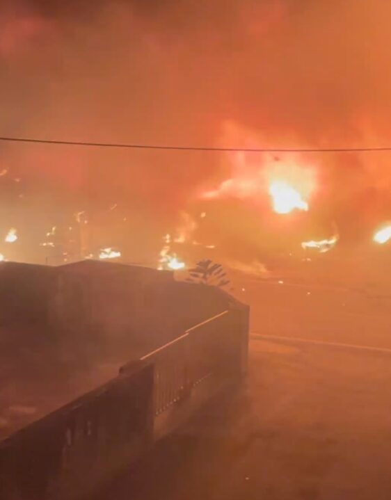 （有片）彰化福興塑膠工廠火警！　火勢猛烈延燒民宅