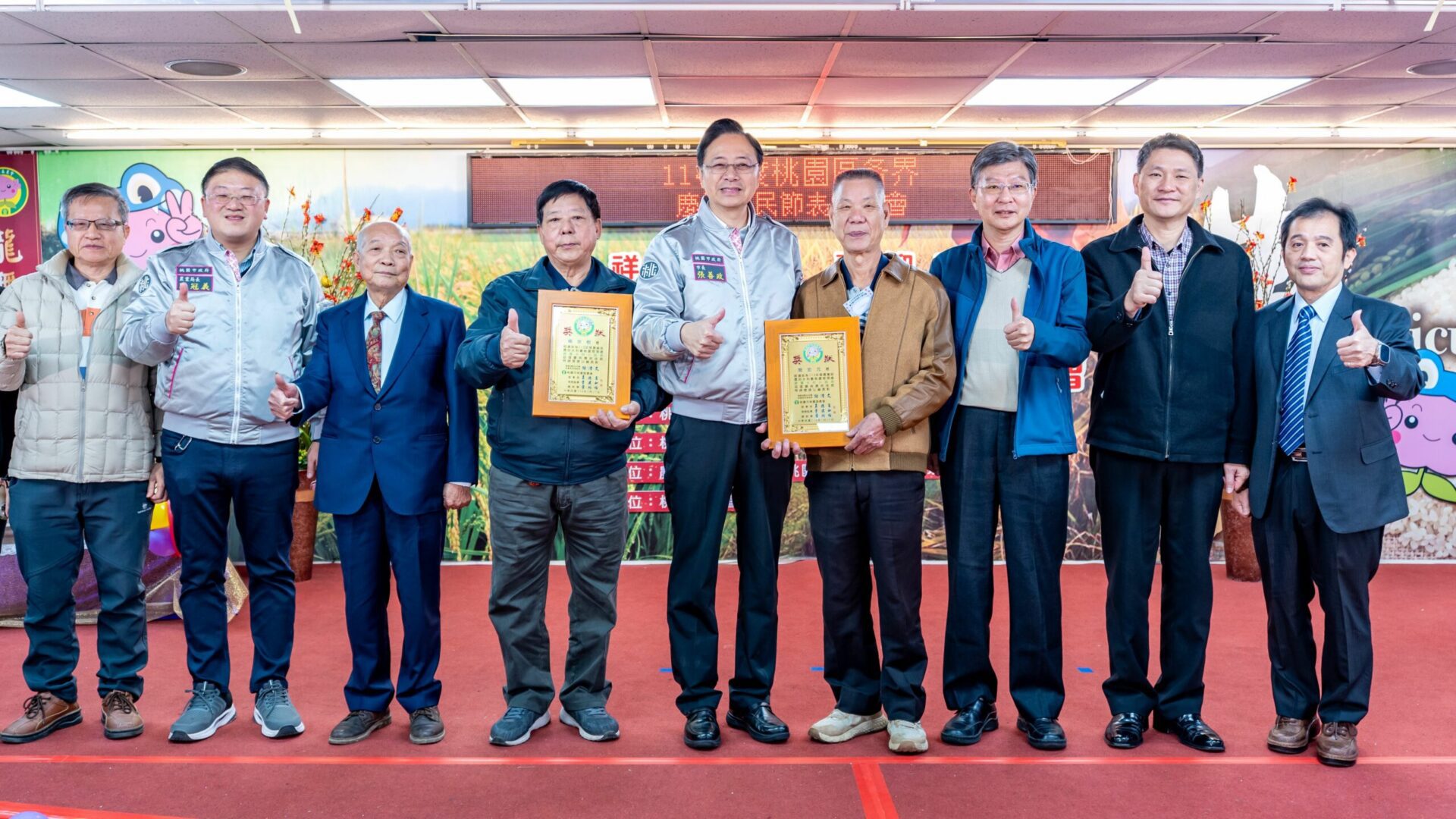 張善政表揚桃園區優秀農友 推薦「小松」系列產品 張善政表揚桃園區優秀農友 推薦「小松」系列產品