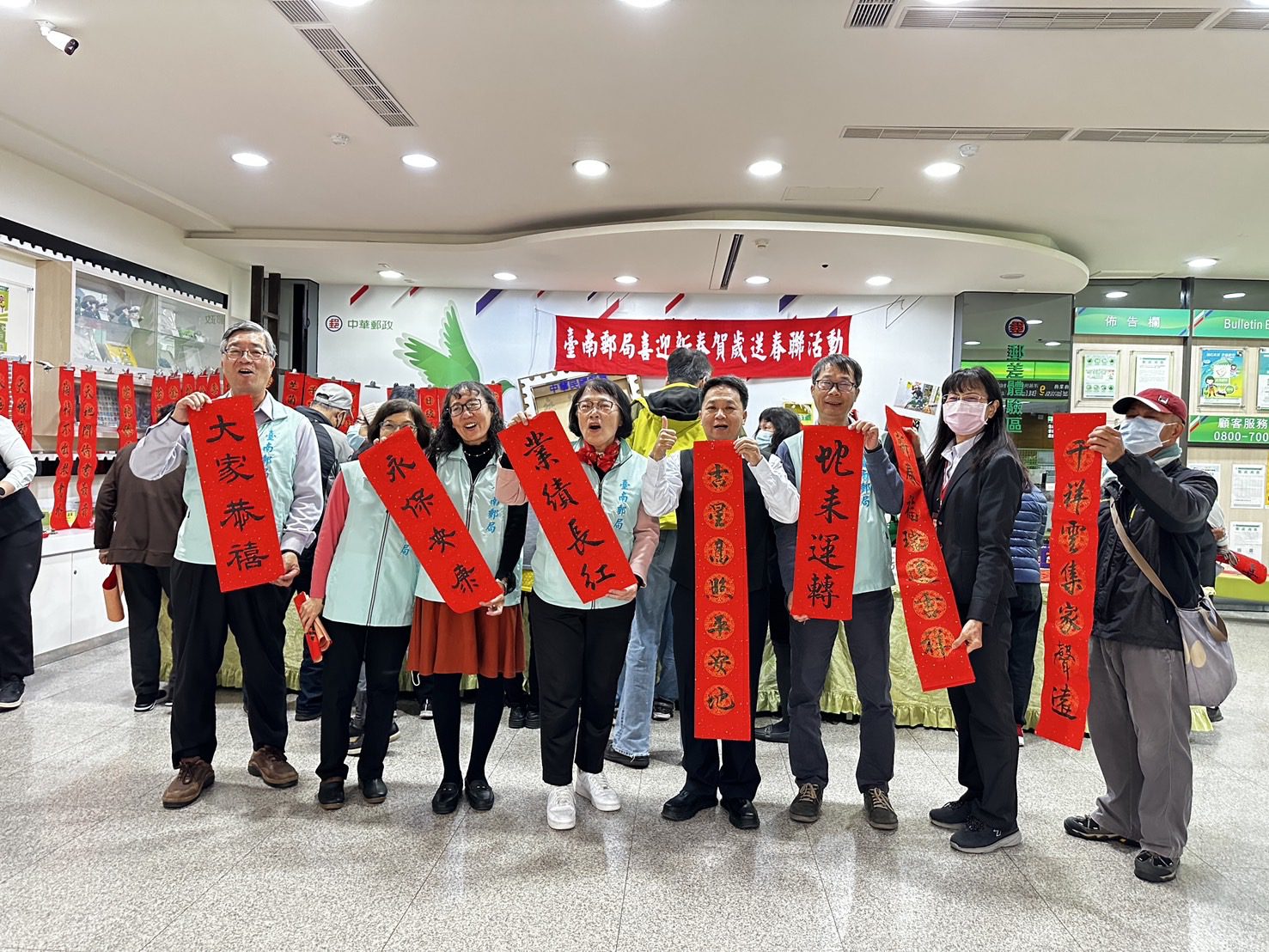 臺南郵局攜手書法名家揮毫迎春  廉政反詐齊並進