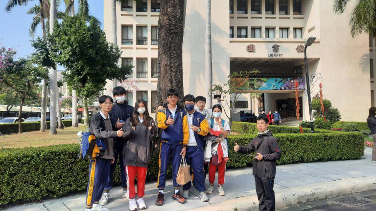 高雄一考區試場開放順利　兼主任王政彥籲請考生考試日提早出門