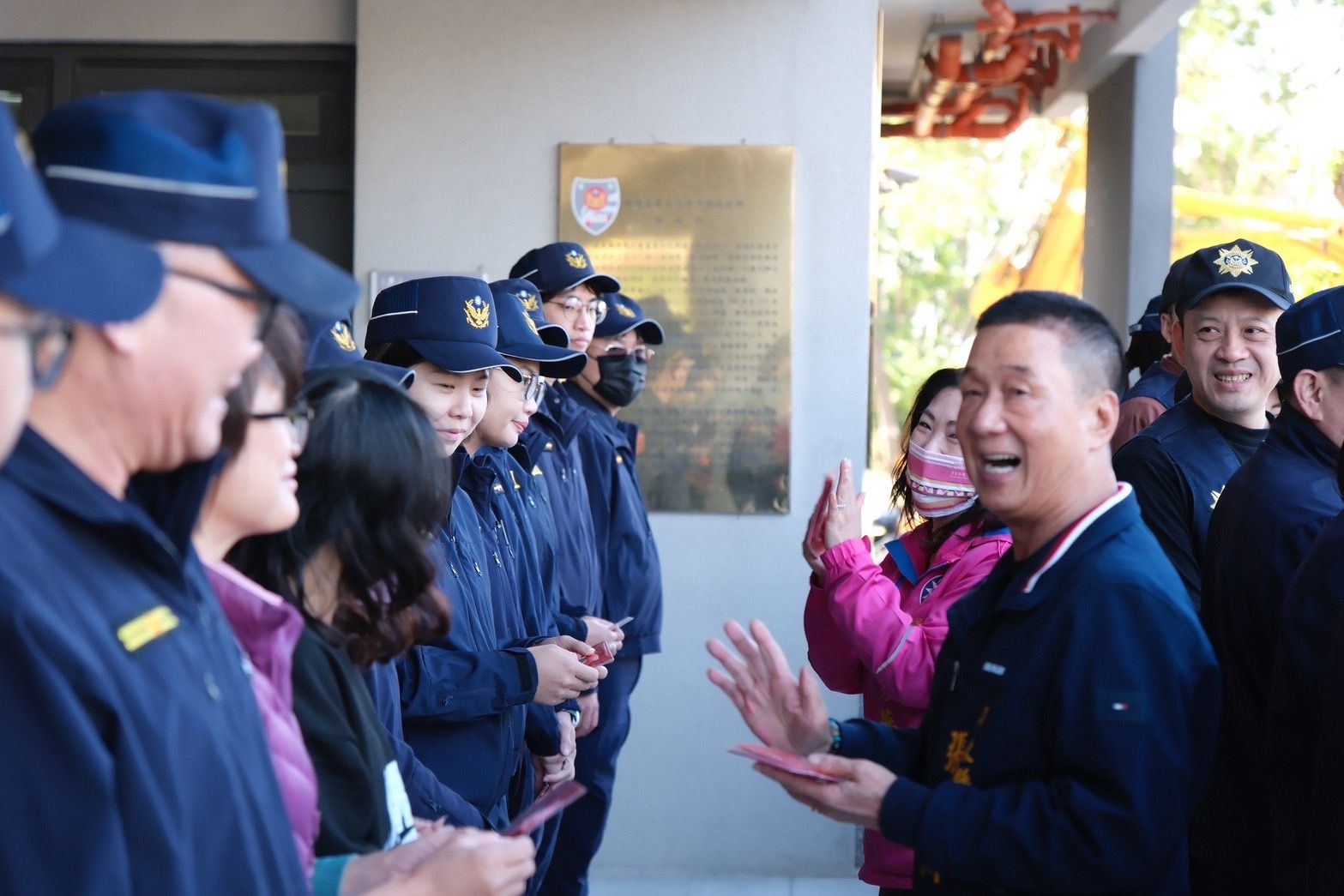 新年送暖開春大吉 議長偕議員蒞東警分局慰問 新年送暖開春大吉 議長偕議員蒞東警分局慰問