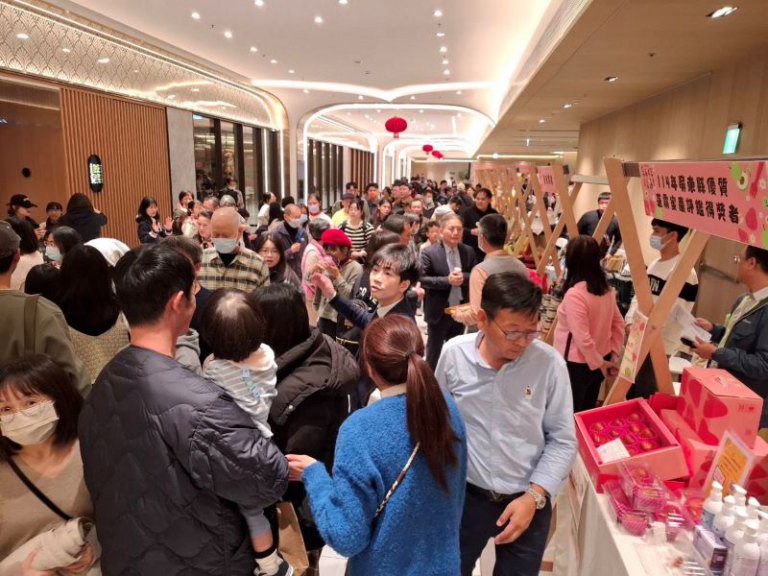 屏東縣蓮霧、蜜棗等在地農產迎春展售　竹北大遠百熱鬧登場！
