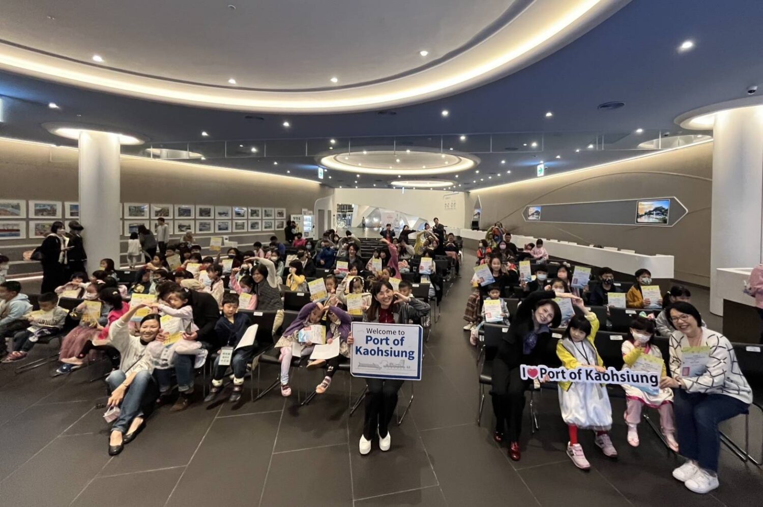 翻轉港口印象!高雄港寫生競賽 300幅作品展現海港新風貌 翻轉港口印象!高雄港寫生競賽 300幅作品展現海港新風貌