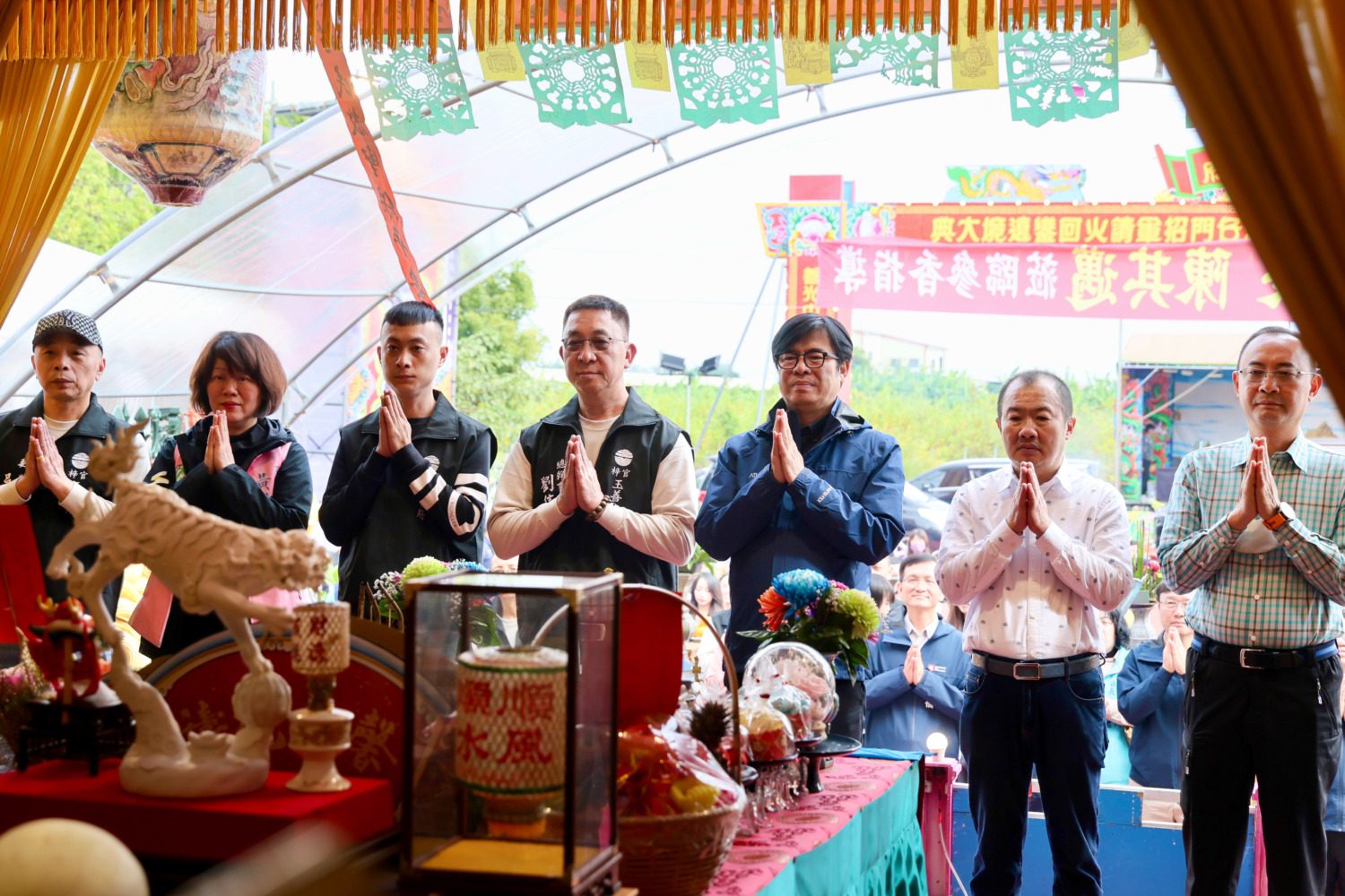 連跑海線4宮廟參香 陳其邁發放蛇年小紅包獻祝福