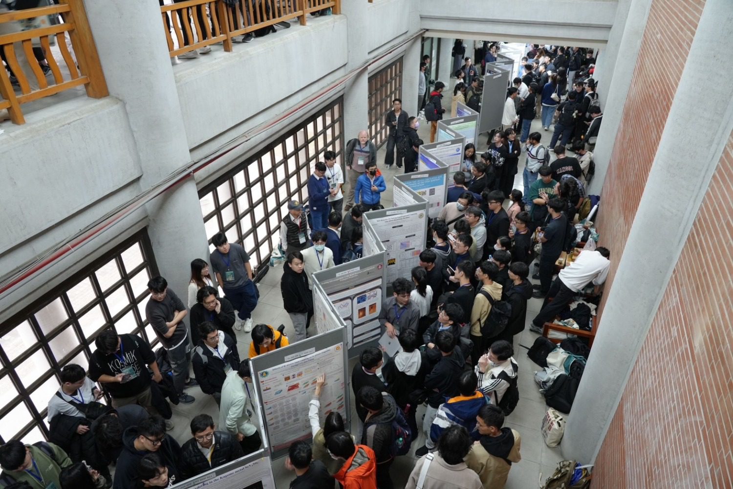 中山大學辦台灣物理年會 21國逾百名學者出席 中山大學辦台灣物理年會 21國逾百名學者出席