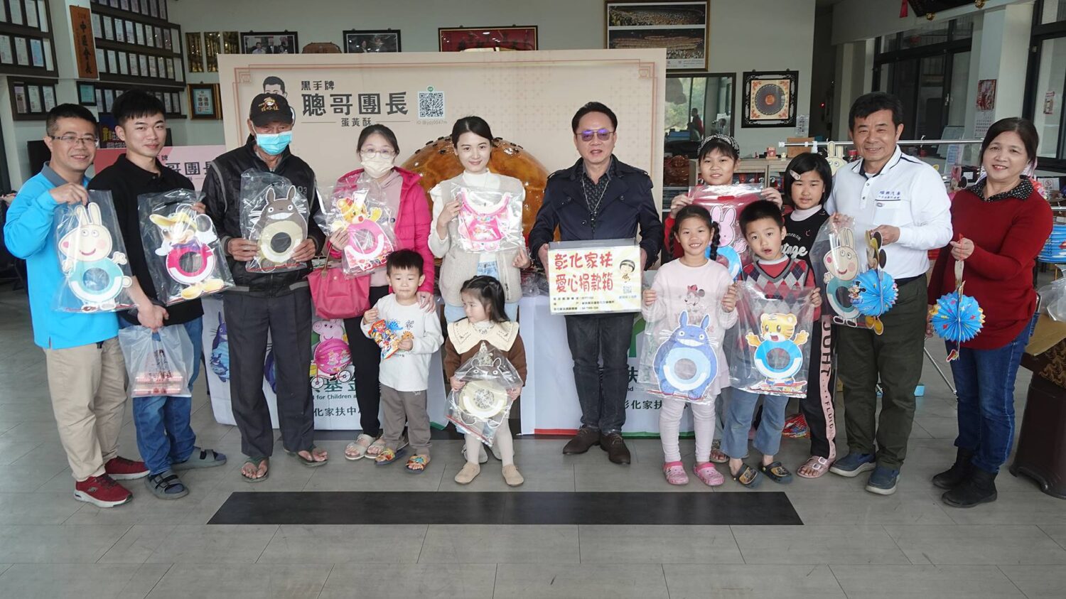 義賣蛋黃酥再度發起愛心燈籠　聰哥團長助彰化家扶學子圓夢