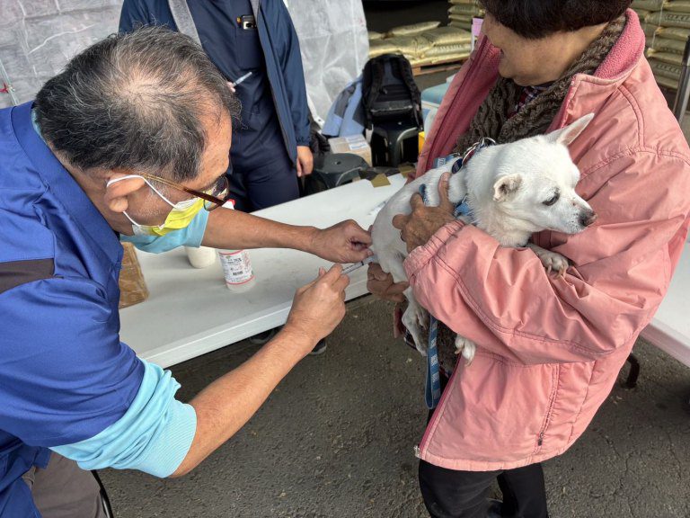偏鄉巡迴犬貓絕育活動新春前開跑 首場大樹區姑山倉庫 鄉親攜毛孩汪福到 偏鄉巡迴犬貓絕育活動新春前開跑 首場大樹區姑山倉庫 鄉親攜毛孩汪福到